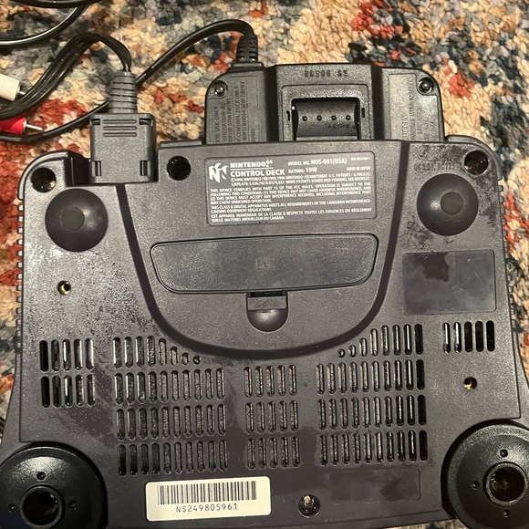 Nintendo 64 with 2 controllers and 2 games fully working - Picture 6 of 6